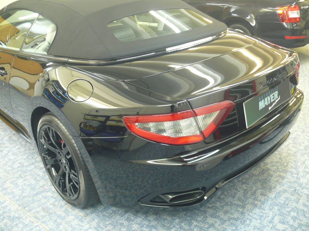 maserati uni schwarz